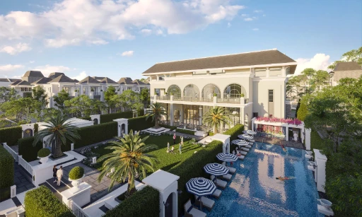 Clubhouse Evergreen — The Pool & The Great Lawn