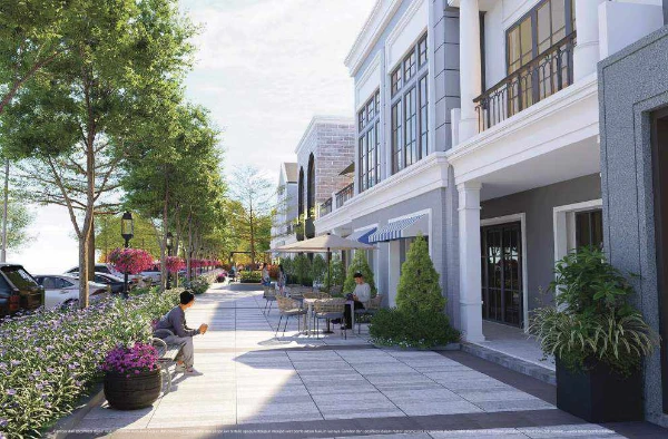 Pedestrian Walkway La Promenade